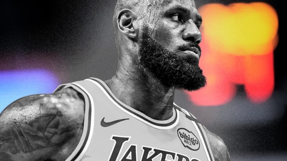 LeBron James quebra silêncio e fala sobre reforços do Lakers