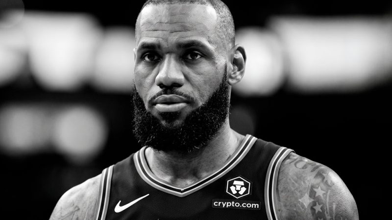 LeBron estreia no 76ers contra o Knicks campeão
