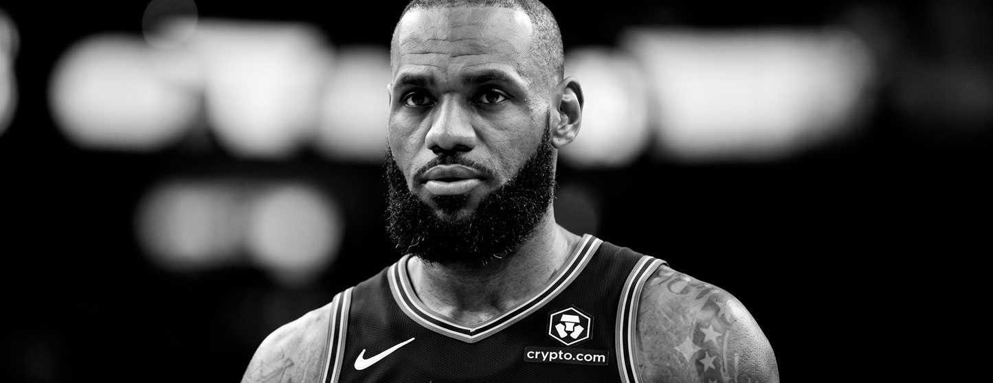 LeBron estreia no 76ers contra o Knicks campeão
