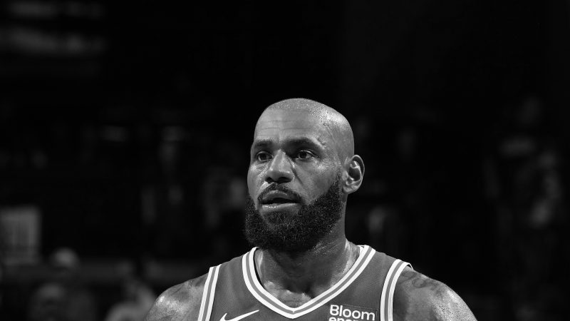 LeBron volta a Los Angeles no Natal, contra o Lakers