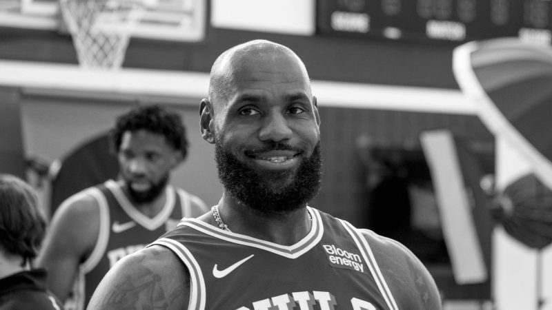 LeBron pede um pouco de ódio à torcida do Sixers