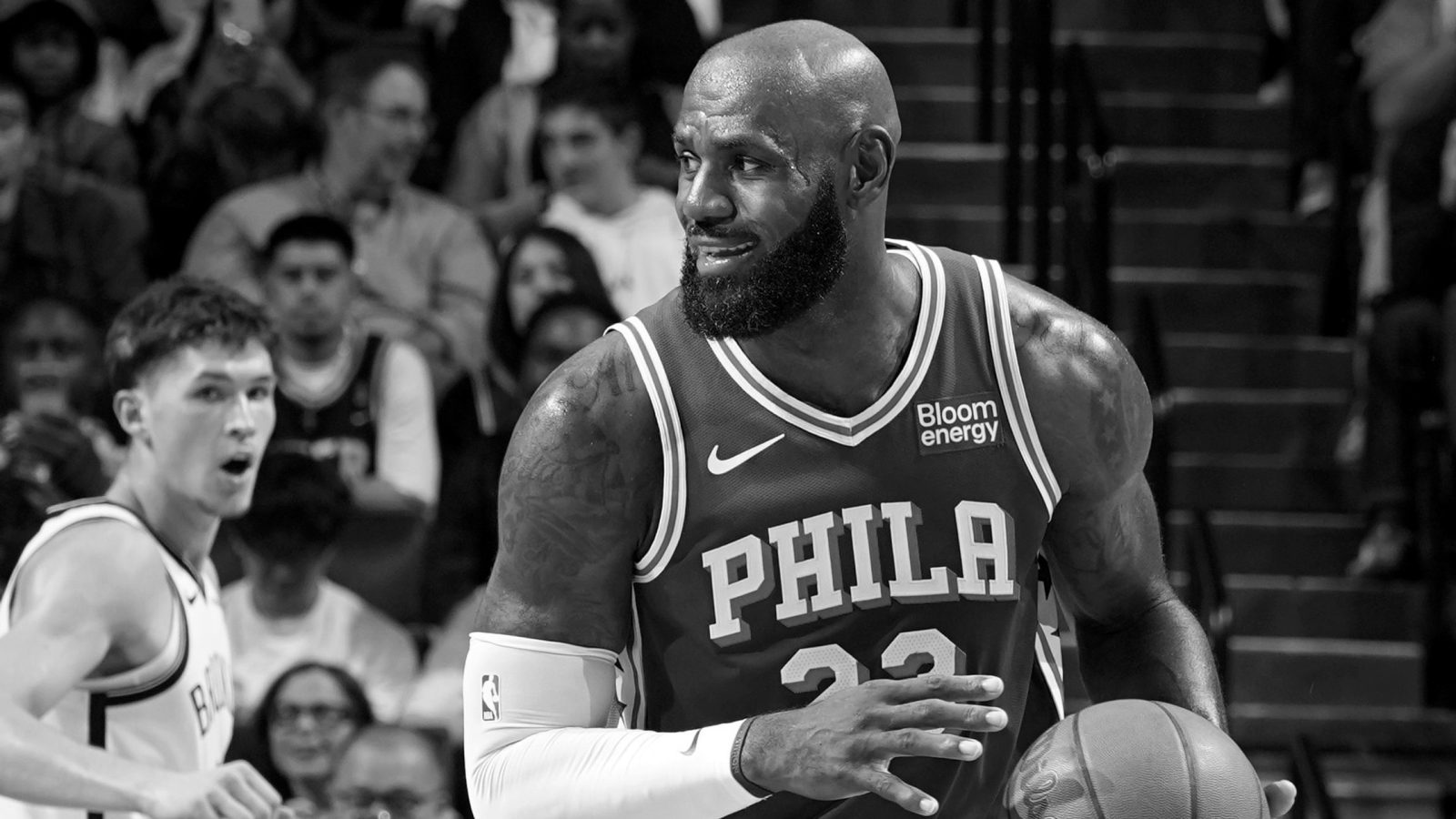 LeBron tentou um arremesso na estreia, e o Sixers perdeu