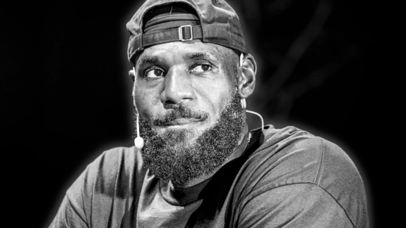 Mágoa entre Pat Riley e LeBron James trava negociação do Lakers