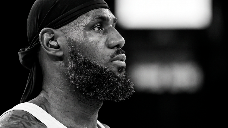 LeBron e Kawhi travam 8 decisões da NBA inteira