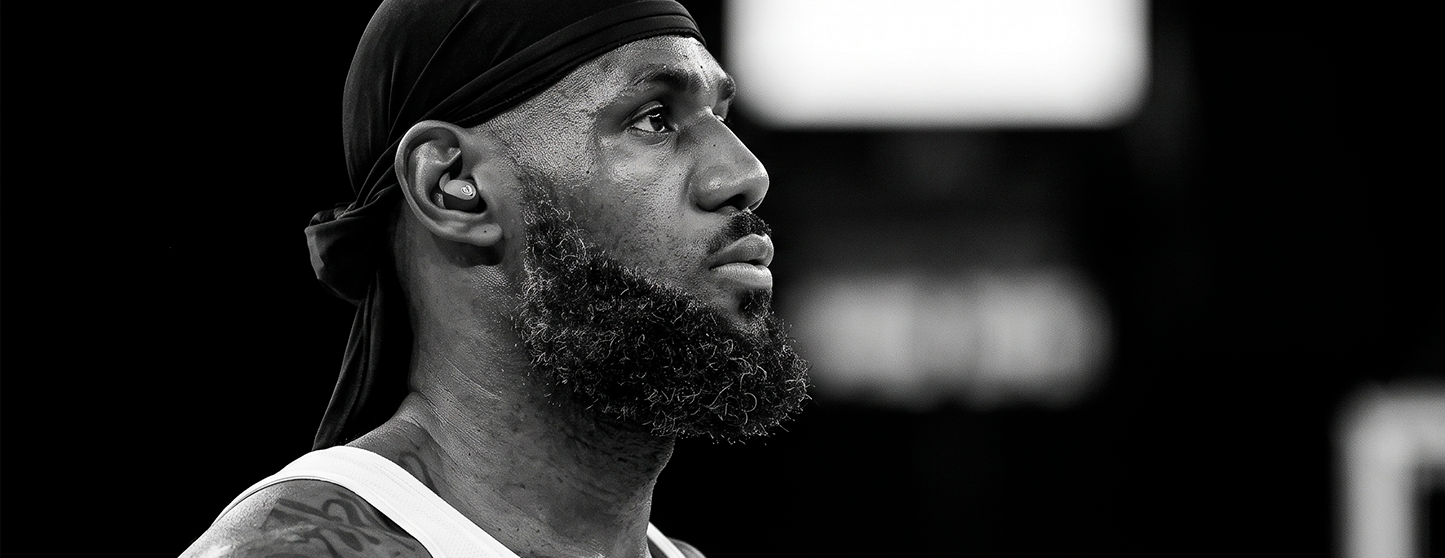 LeBron e Kawhi travam 8 decisões da NBA inteira