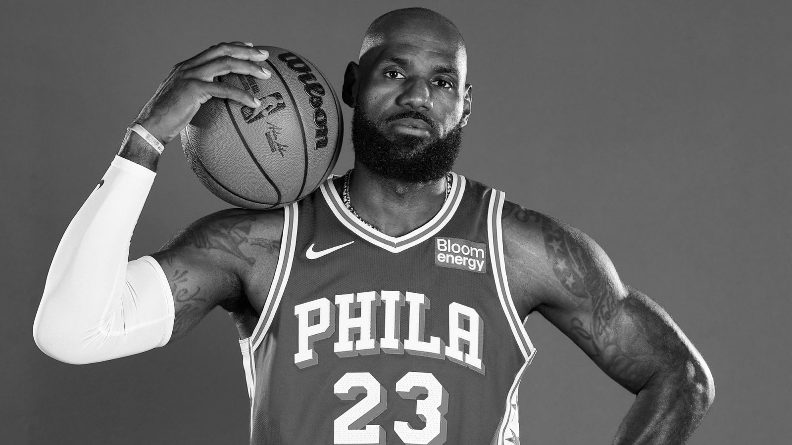 LeBron estreia no Garden, onde queria terminar a carreira
