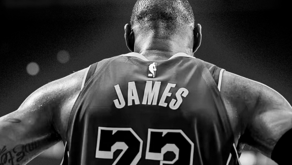 LeBron e mais dois jogadores ficaram de fora do primeiro treino do Lakers