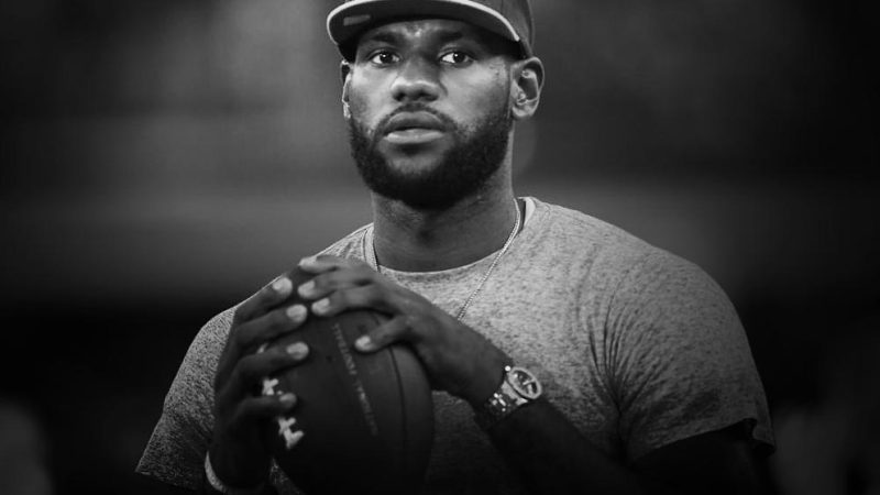 E se LeBron James tivesse escolhido a NFL ao invés da NBA?