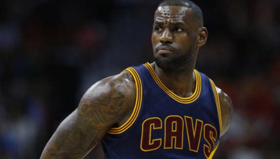 As melhores jogadas de LeBron James em 2016