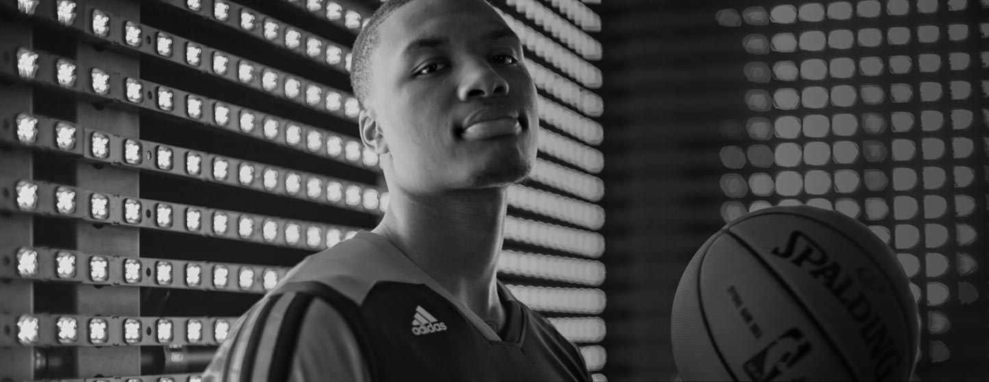 Damian Lillard faz melhorias na escola onde estudou