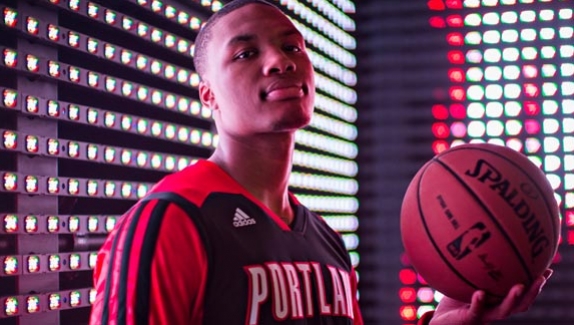 Damian Lillard faz melhorias na escola onde estudou