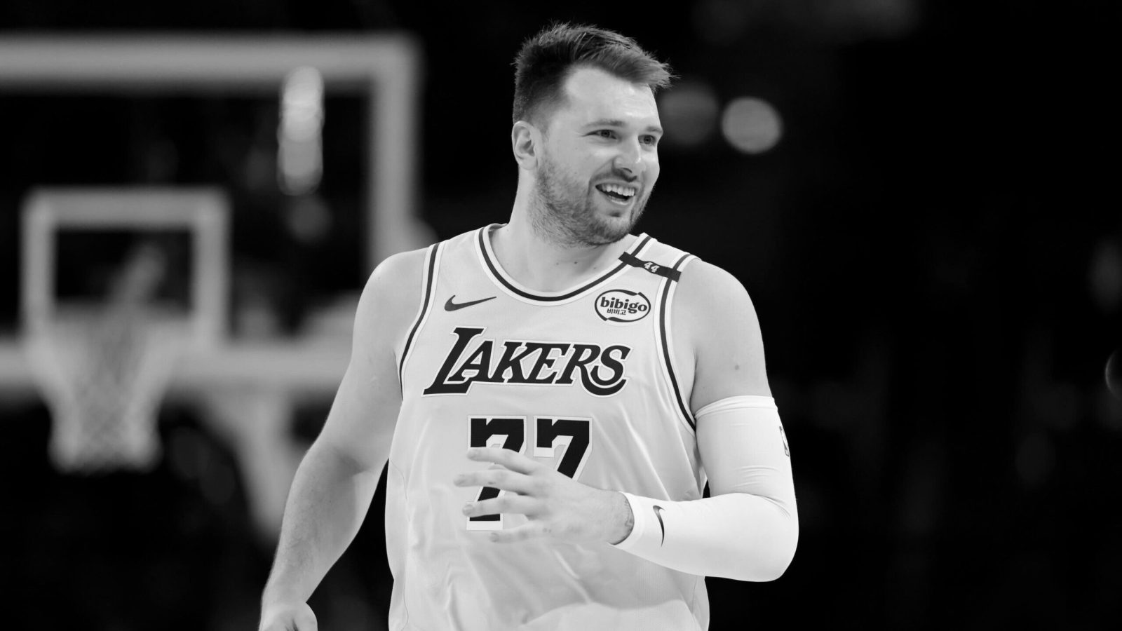 Lakers tem 16 contratos e precisa dispensar um jogador