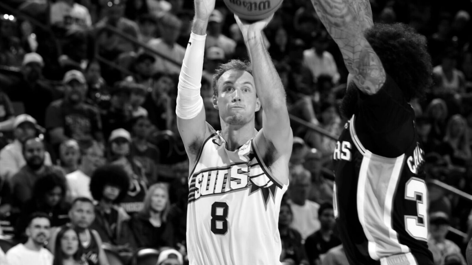 Sem Booker, o Suns acha Kennard e segura Wembanyama