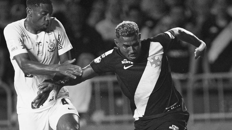Quem é Hinestroza, o colombiano que virou o jogo do Vasco
