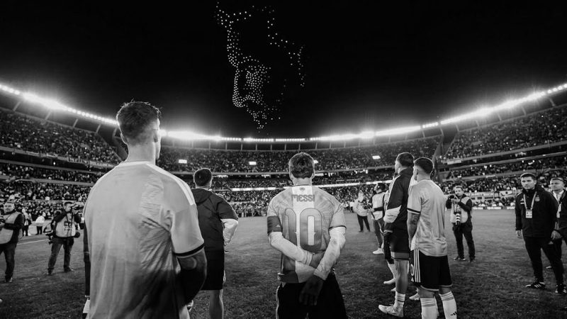 Anúncio no meio da homenagem a Messi vira piada na Argentina