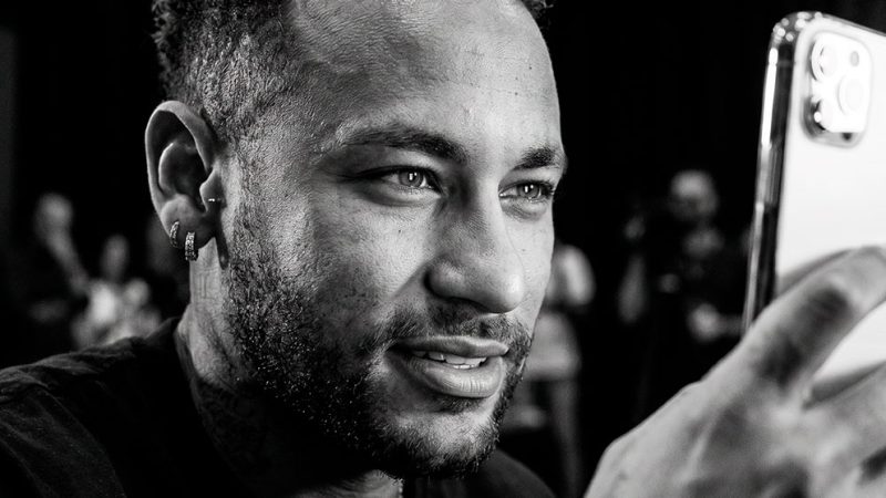 Neymar vira herói de 16 séries de IA na China