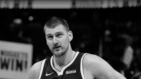 Jokic recusa US$ 278 milhões agora para ganhar mais depois