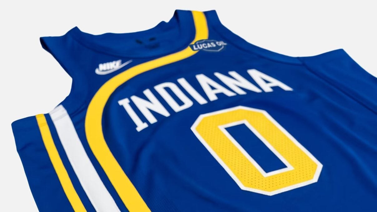 Camisa azul do Pacers da edição clássica com a faixa amarela diagonal