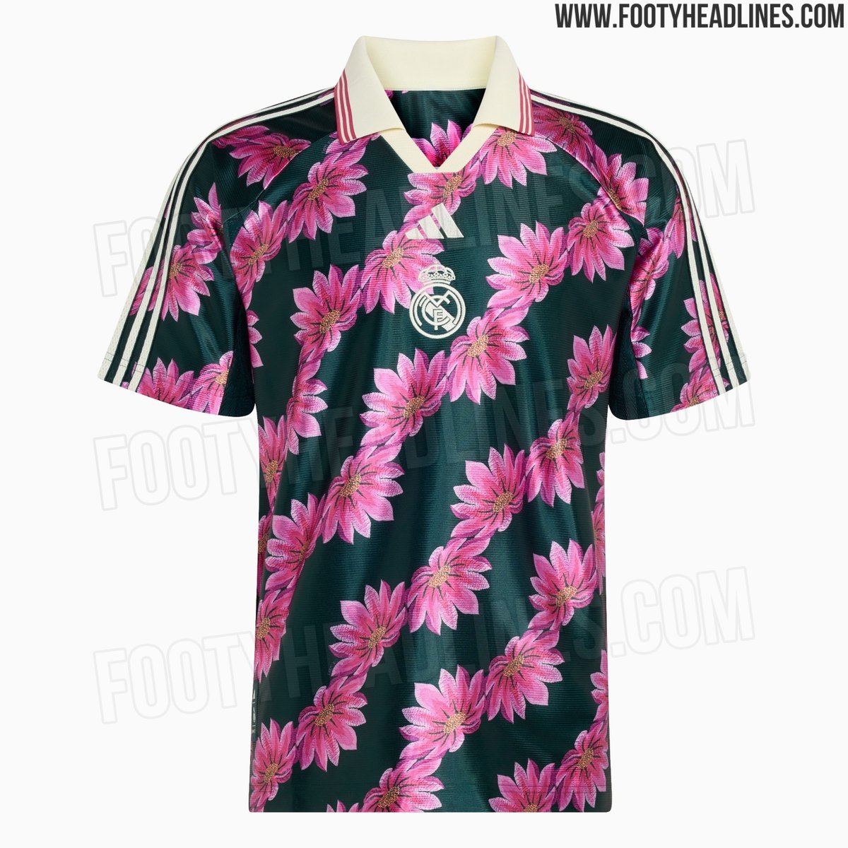 Camisa verde-escura com flores rosa da coleção Real Madrid x FARM Rio, em imagem vazada