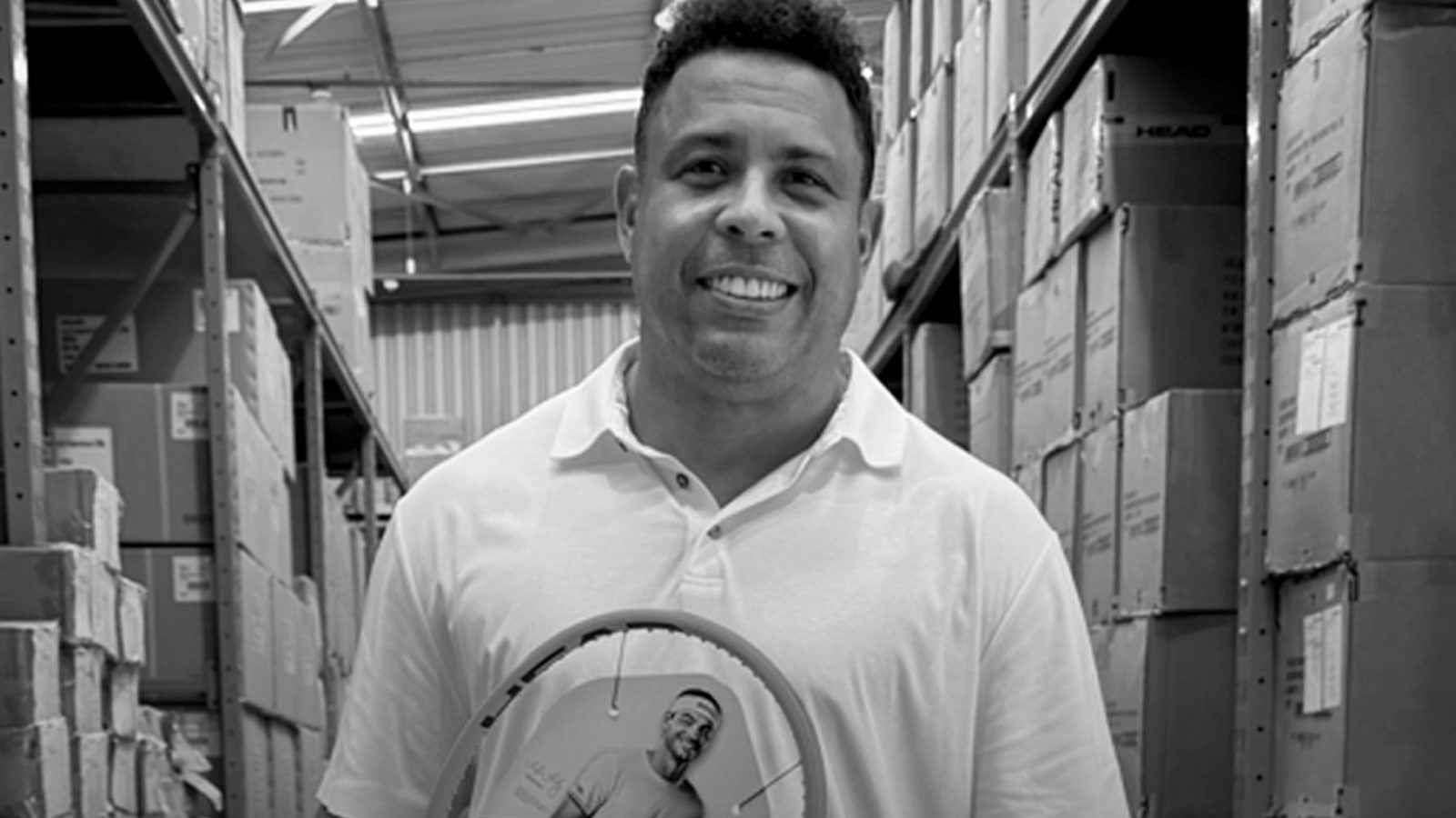 Ronaldo troca a bola pela raquete e compra a HEAD no Brasil