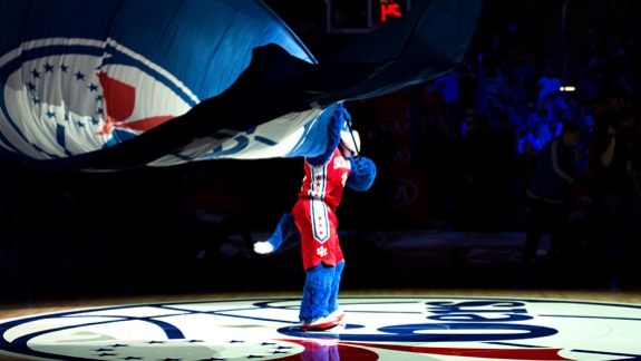 Sixers resgata orgulho da cidade de Filadélfia com fantástica introdução em sua arena
