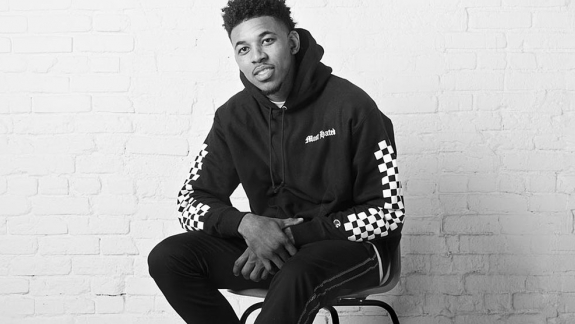 Nick Young abre as portas de sua mansão e mostra seu estilo fora das quadras