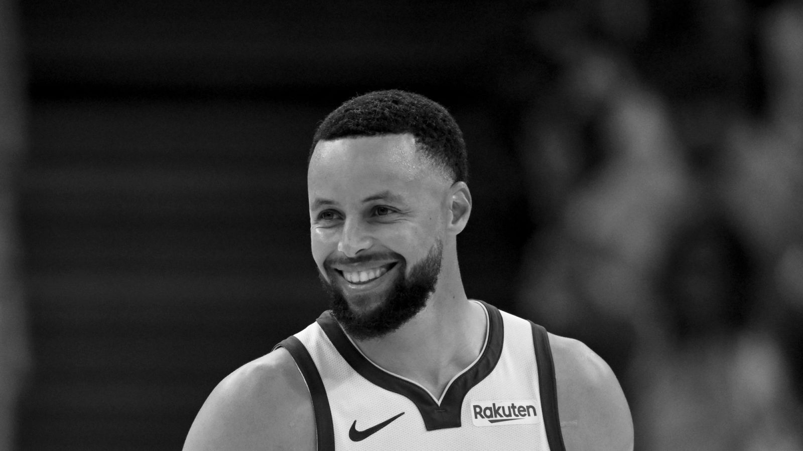 Curry diz que o joelho está fantástico às vésperas do camp