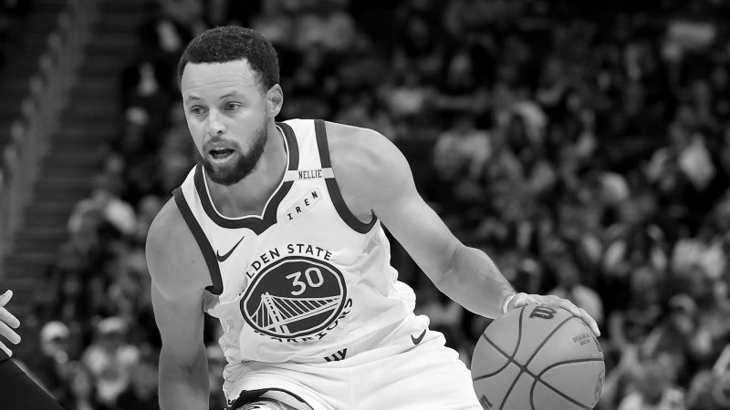 Stephen Curry joga hoje contra o Lakers?