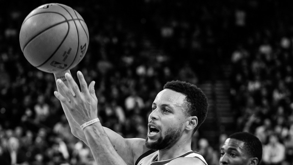 Warriors não negocia com Curry e dá três opções