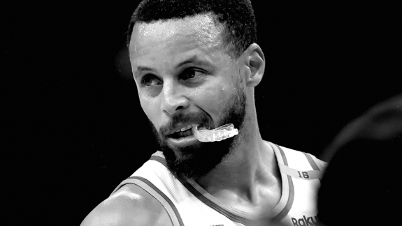 Stephen Curry no banco: entenda a estratégia do Warriors