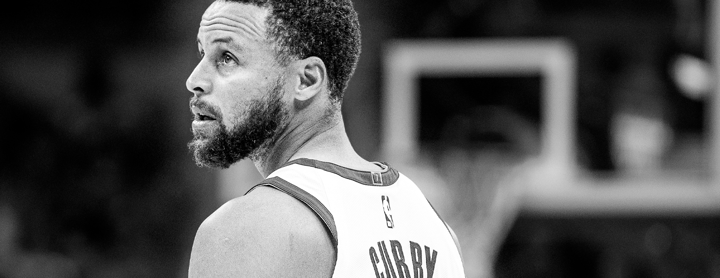 Steve Kerr barra Stephen Curry do Warriors