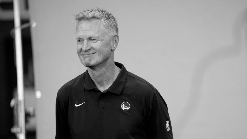 Kerr entrega a defesa do Warriors a Frank Vogel no camp