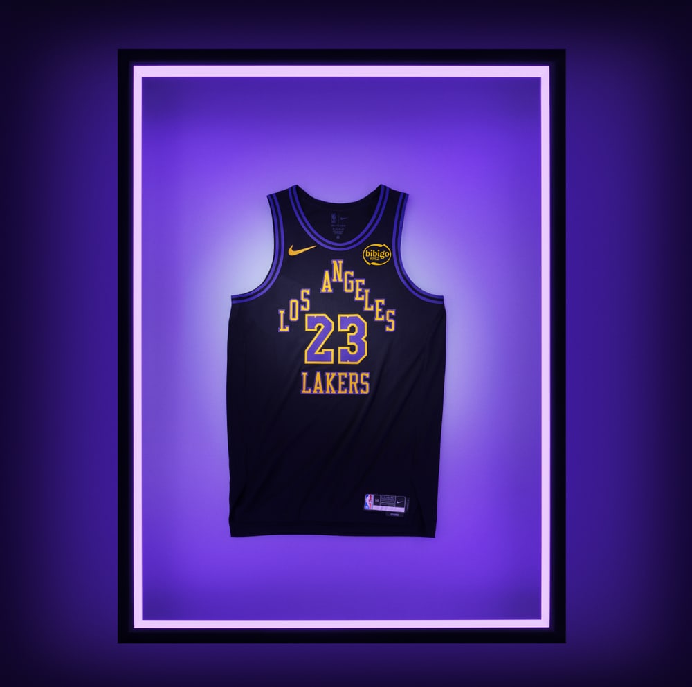 Uniforme City Edition do Los Angeles Lakers, o California Dream, todo preto