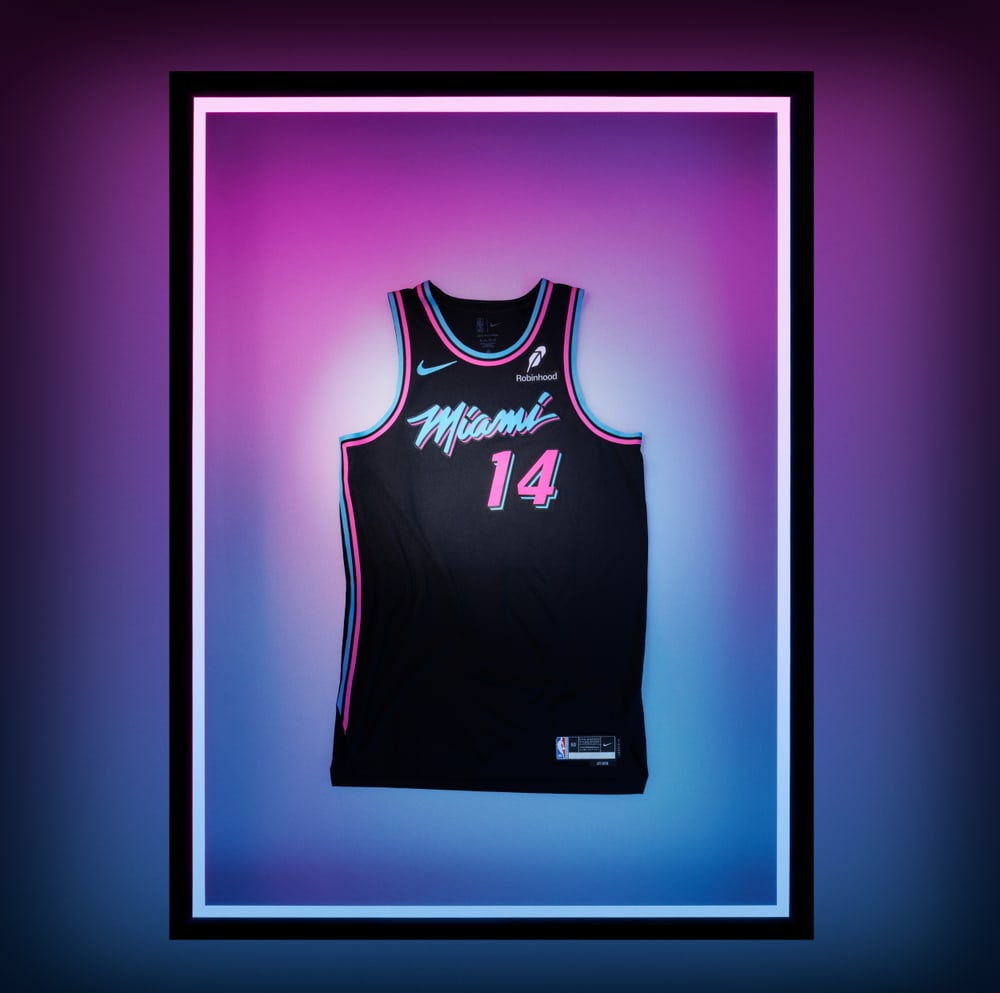 Uniforme City Edition do Miami Heat, o Original Vice Nights