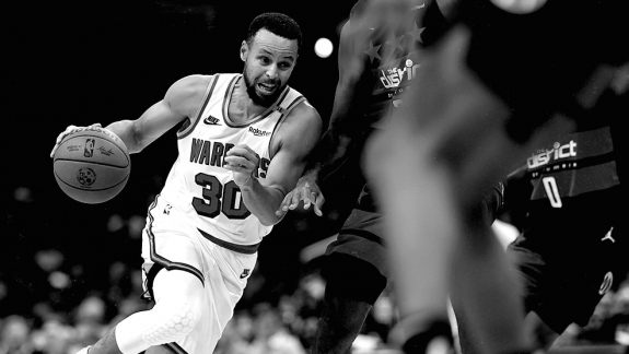 Espetacular! Com Stephen Curry de volta, Warriors vence quarta seguida!