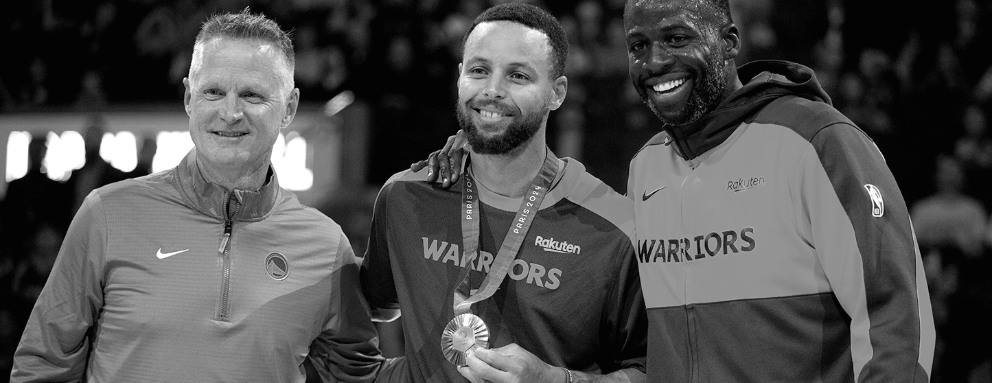 Stephen Curry recebe homenagem do Warriors após grande conquista
