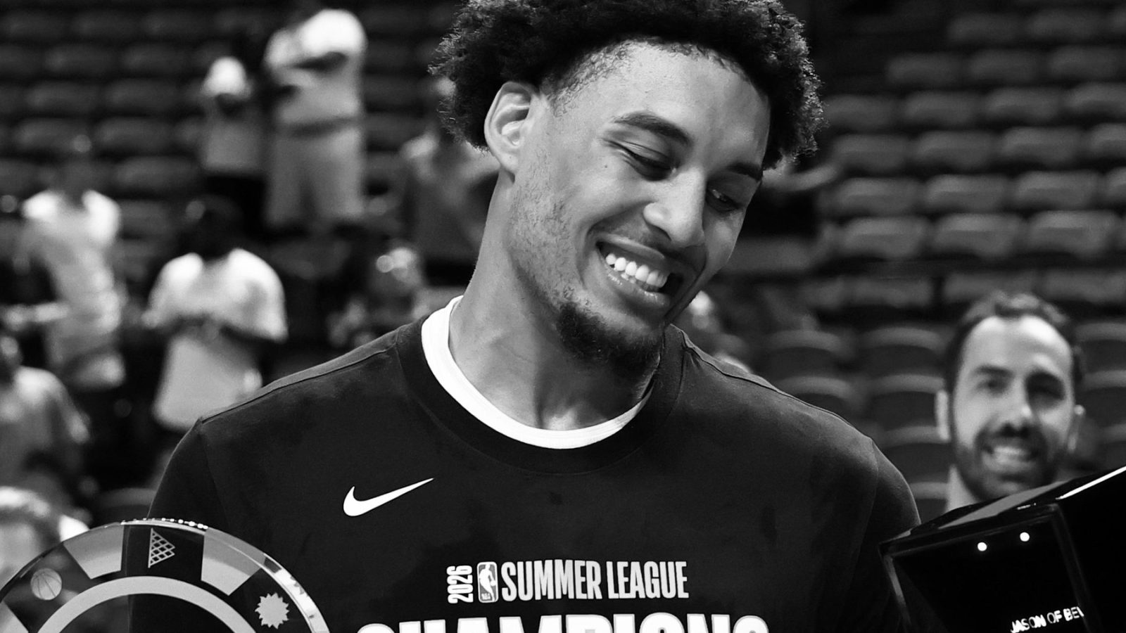 O quinteto titular do Warriors que Kerr quer testar