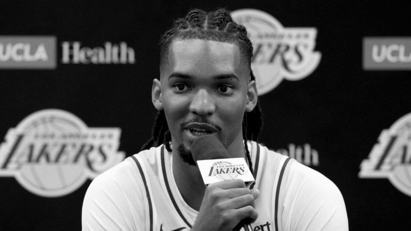 O jogador do Lakers que pediu a noiva no show do Bruno Mars